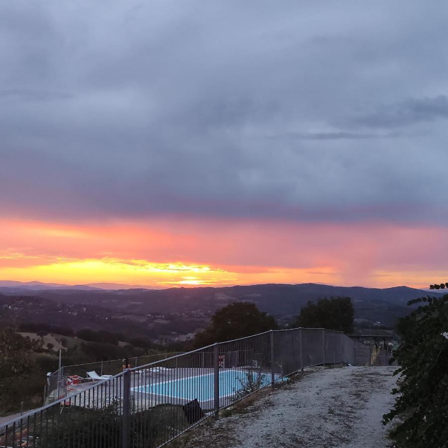 皮耶特拉伦加Agriturismo Borgo San Benedetto别墅 外观 照片